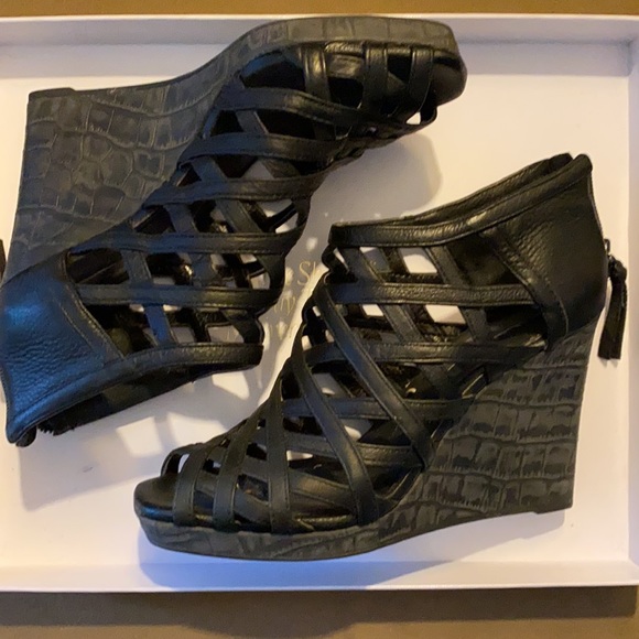 BCBG Max Azria Wedge Sandals sz 6 - Picture 3 of 5